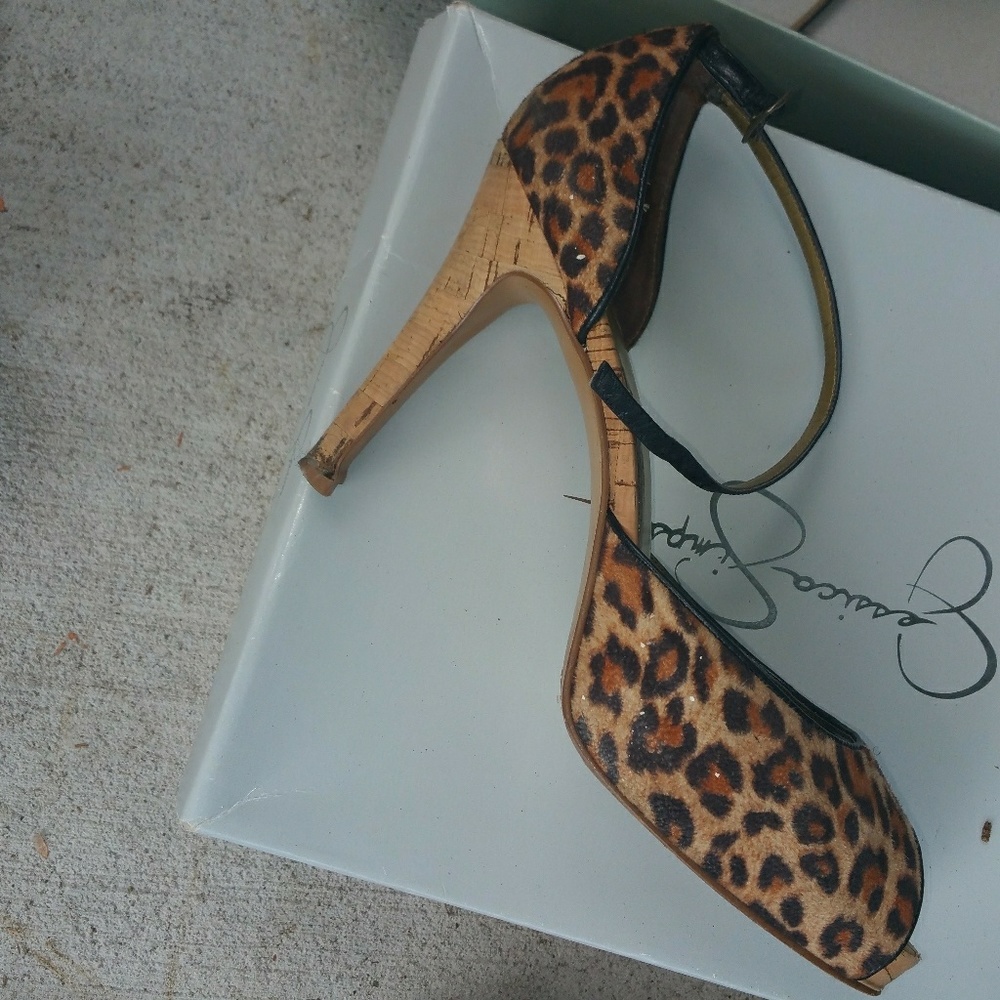 shoes - Picture 3 of 8